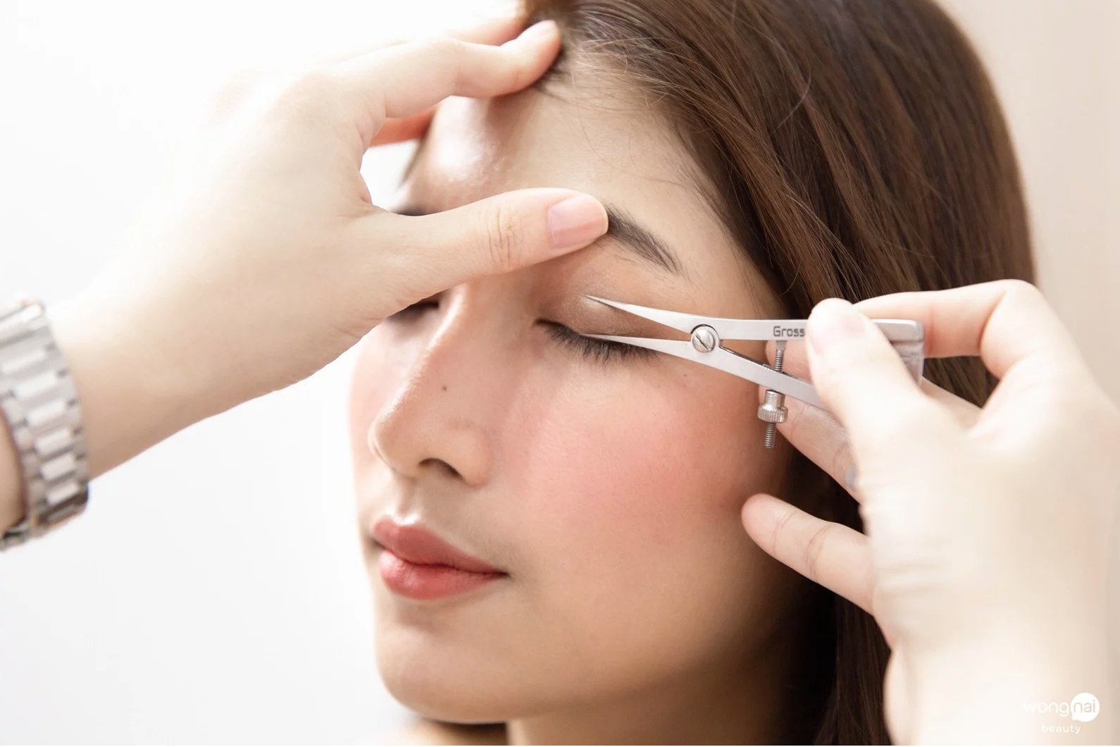 Common Causes of Weak Eyelid Muscles