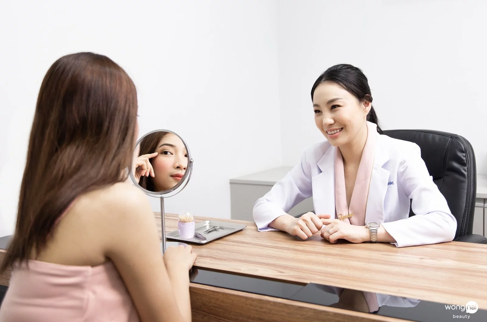 What Causes Droopy Eyes?
